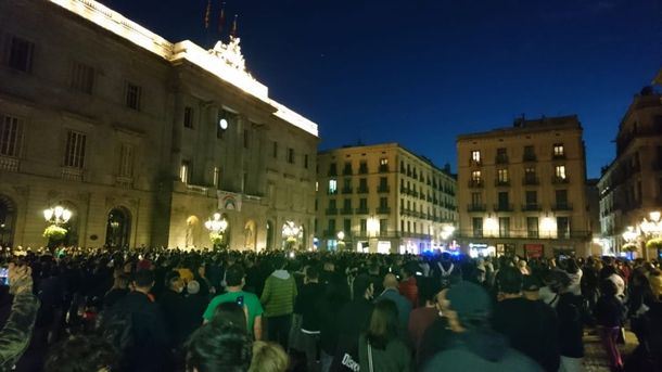 Covid-19 en España: volvieron las restricciones y hubo protestas en Cataluña. Crédito: @CarmCerb21