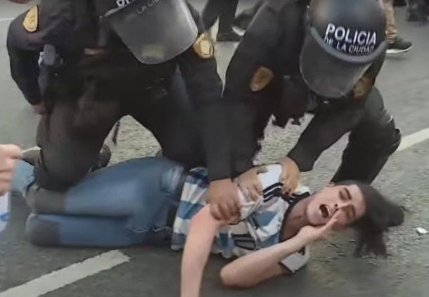 Otra jornada de represión en Congreso: la Policía detuvo a un joven, a un fotógrafo y avanza contra jubilados