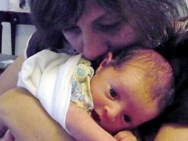 La beba nacida en India dejará de ser apátrida y tendrá DNI argentino