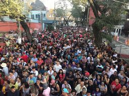 Concentración de militantes del sindicato de Metalúrgicos aguardan por la liberación de Lula.