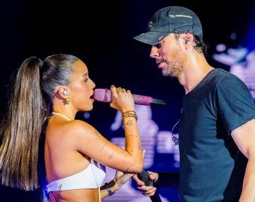 Emilia Mernes, junto a Enrique Iglesias en Gran Canaria.