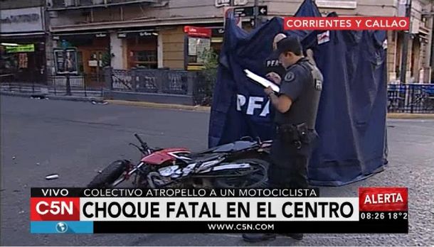 Choque fatal en Corrientes y Callao entre un colectivo y una moto