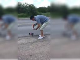 Aprovechó los 60 grados de térmica y cocinó en la calle un bife con huevo