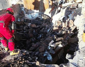 Llevaba a su nene al jardín y se derrumbó su casa: murió con su hijo