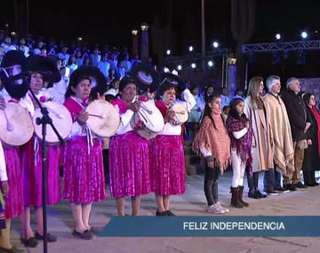 Llegó el Bicentenario: así sonó el himno para iniciar el festejo patrio