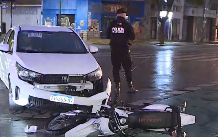 Fuerte choque en Córdoba y Juan B. Justo dejó a un motociclista herido
