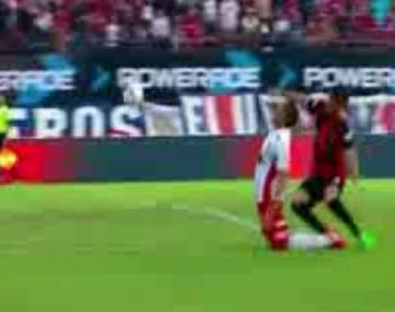 Mirá la jugada polémica: ¿fue penal a Wanchope?