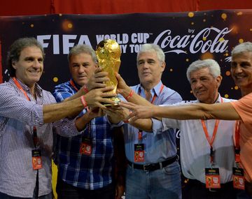 Oscar Ruggeri, Nery Pumpido, Alberto Tarantini, Luis Galván y Ricardo Giusti, los campeones mundiales.