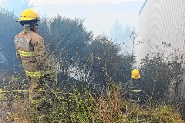 Alerta en Bariloche por un incendio forestal que empezó en la ladera del cerro Runge