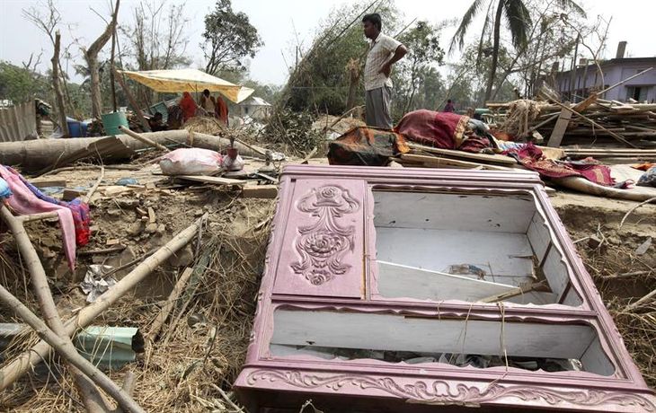 Tornado deja más de 20 muertos y 300 heridos en Bangladesh