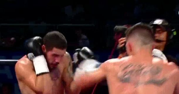 Castaño se coronó campeón del mundo superwelter AMB