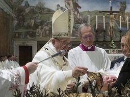 Francisco encabezó hoy una misa de bautismo Francisco encabezó hoy una misa de bautismo
