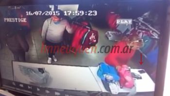 video: escracho a la mujer que le robo el celular video: escracho a la mujer que le robo el celular