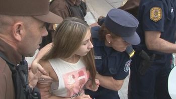 Nahir Galarza cuando la trasladaban a una comisaría. Nahir Galarza cuando la trasladaban a una comisaría.