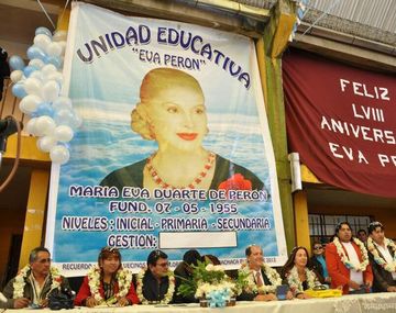 Confunden a Evita con Nacha Guevara en un homenaje en Bolivia