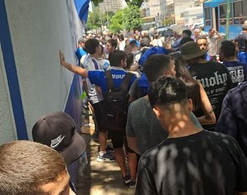 Vélez se Copa: largas filas para estar en la final en Santa Fe