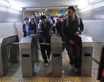 Liberan los molinetes del subte