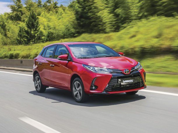 Toyota bajó los precios de sus autos tras la disminución del impuesto PAIS.