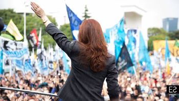 un sondeo muestra a cristina y al fpv como pilares de la oposicion al macrismo un sondeo muestra a cristina y al fpv como pilares de la oposicion al macrismo