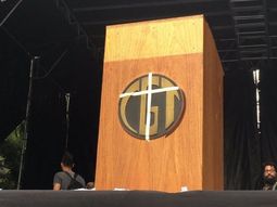 Subastan el atril de la CGT