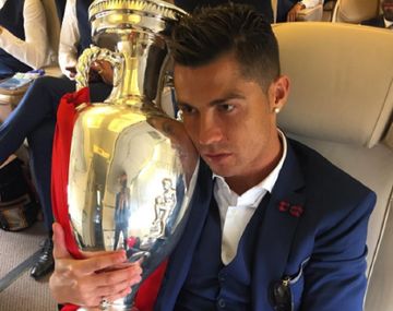 La declaración de amor de CR7 al trofeo de la Euro