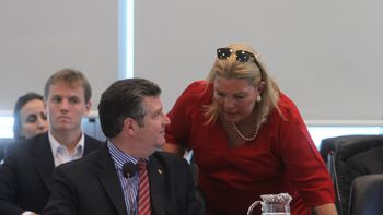 carrio tras foto massa-cano: represento mas a los radicales de principios carrio tras foto massa-cano: represento mas a los radicales de principios