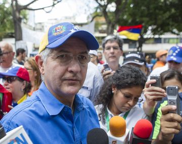 Detienen al opositor alcalde de Caracas y Maduro lo acusa de golpista