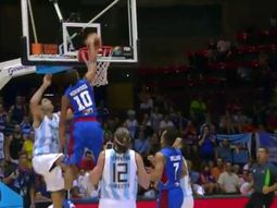 mira las impresionantes volcadas del alero filipino ante scola y mata mira las impresionantes volcadas del alero filipino ante scola y mata