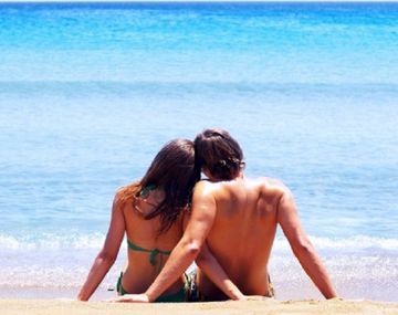 Amores de verano: aseguran que los hombres se cuidan más que las mujeres