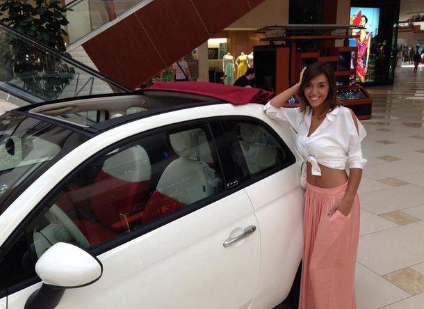 Floppy Tesouro y un infartante video en bikini