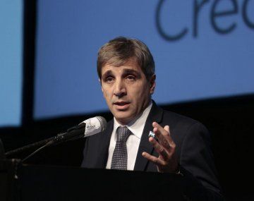 Luis Caputo anuncia la fórmula para que prepagas aumenten sus cuotas