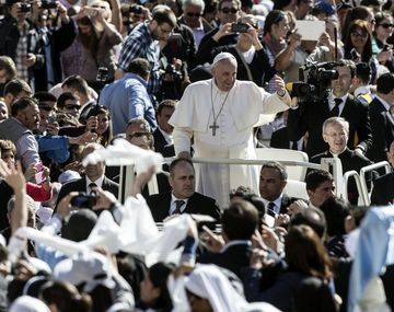 El Papa apuntó contra el machismo: La mujer no es una réplica del hombre