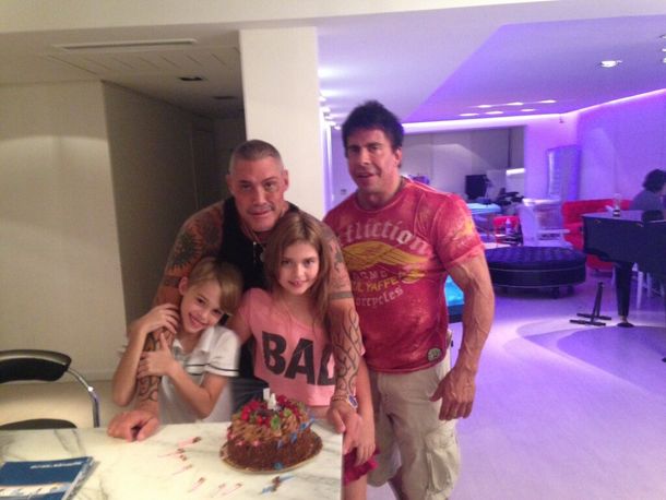 Ricardo Fort con sus hijos: Felipe y Marta y el padrino de los nenes
