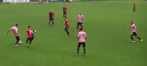 Un futbolista argentino y una jugada de crack