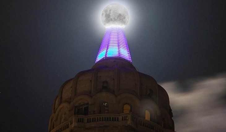 Uruguay: paso a paso para la foto perfecta de la luna sobre el Palacio Salvo