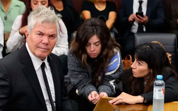 Fernando Burlando junto a Dalma y Gianinna Maradona.