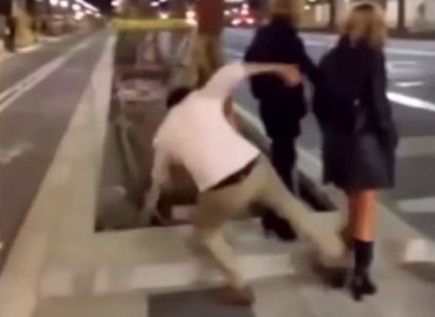 Un hombre se graba pegándole a una mujer en la calle: mirá el video