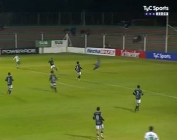 El insólito gol en contra de Hernán Grana en la Primera Nacional que es viral