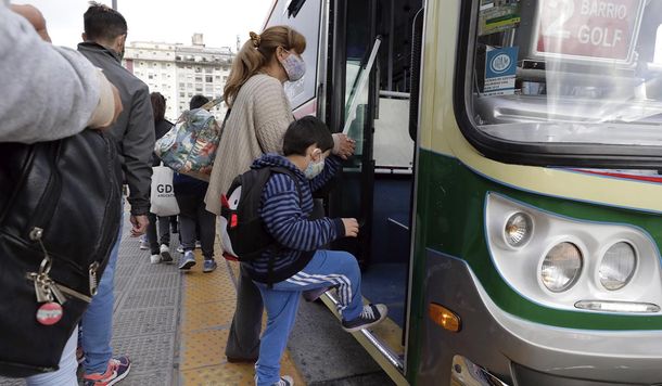 Trenes, colectivos, taxis y subtes: analizan prácticas de ventilación y control por la segunda ola