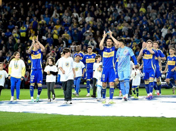 Tremendo trapo: el gesto de la hinchada de Boca con Edinson Cavani tras su renovación