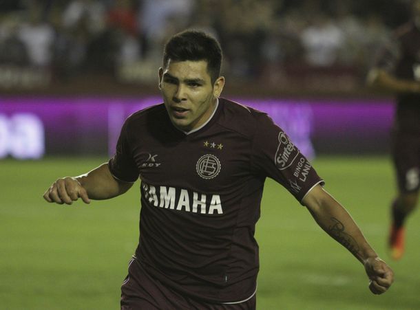 Silvio Romero con la camiseta de Lanús
