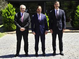 El presidente Luis Lacalle Pou recibió a sus pares Alberto Fernández y Santiago Peña. El presidente Luis Lacalle Pou recibió a sus pares Alberto Fernández y Santiago Peña.