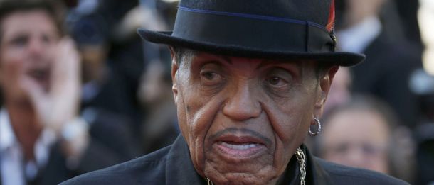 El padre de Michael Jackson internado en Brasil por un ACV
