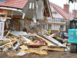Daniel Neagu destrozó las viviendas que había construido Daniel Neagu destrozó las viviendas que había construido
