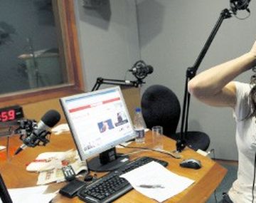 Conductora de radio se suma a la tendencia de la farándula embarazada