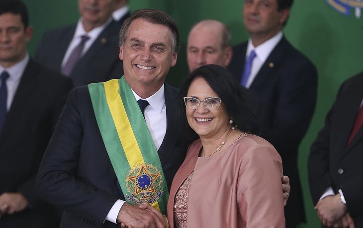 Jair Bolsonaro y Damares Alves