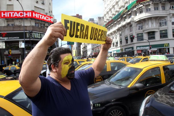 Piquete de taxistas en el Obelisco: reclaman el bloqueo de Uber