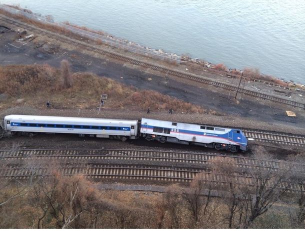 Un tren descarriló en Nueva York y hay cuatro muertos