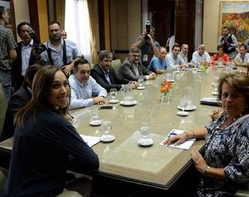 Vidal y los docentes en el inicio de la paritaria de 2016