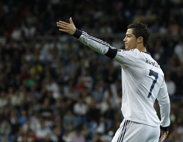 El nuevo look intelectual de Cristiano Ronaldo